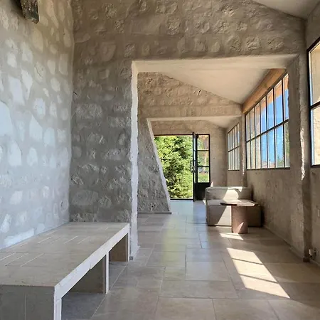 The Scandinavian Bastide, Sleeps Up 12, Extra Sleeps 4 Holiday home Montauroux